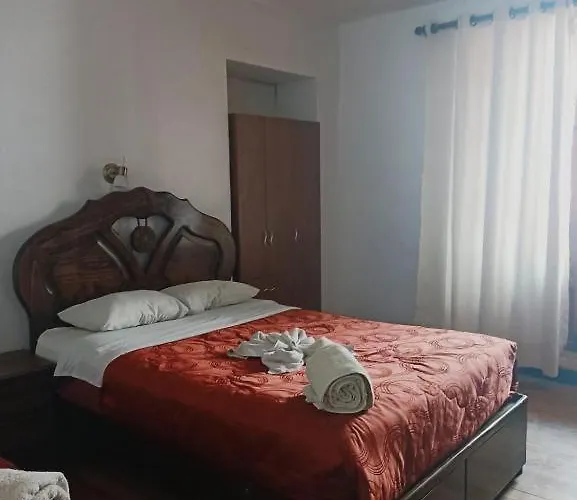 Carmen Hotel *